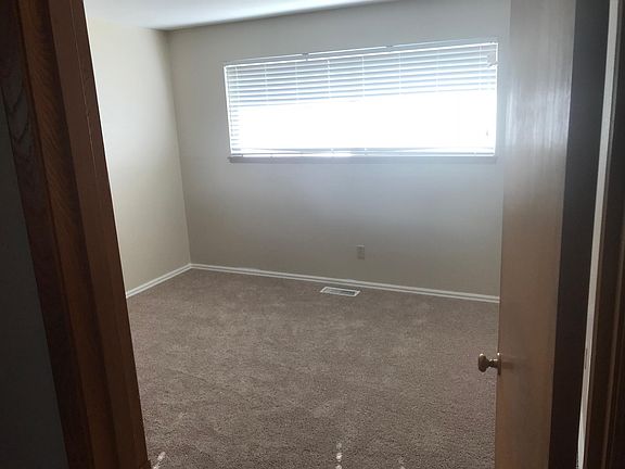 4th image of 1307 6th Pl NE
