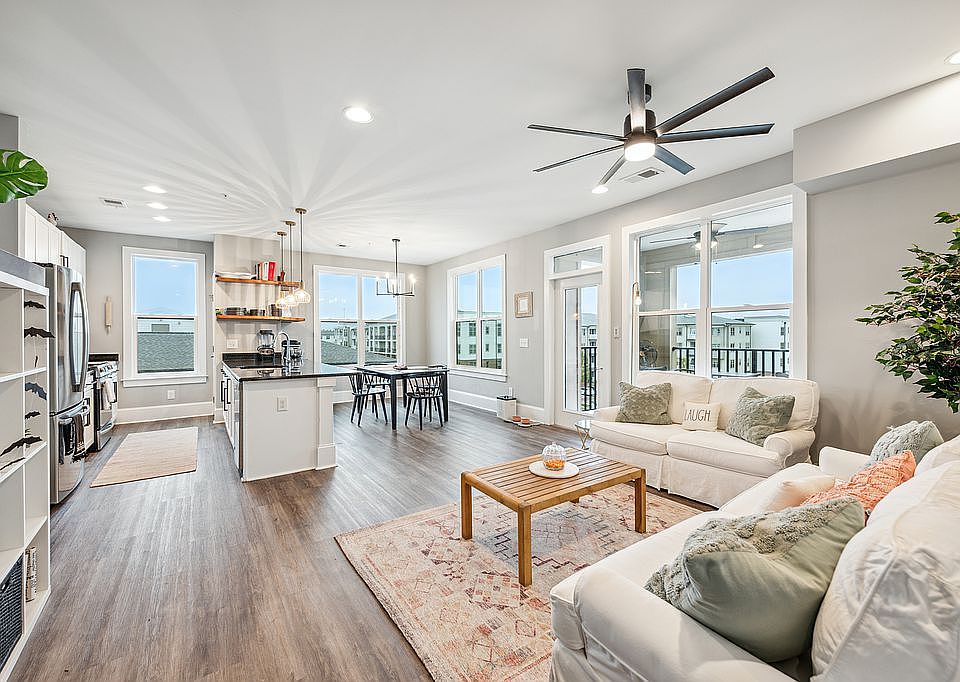 1st image of 700 Finsbury St APT 401
