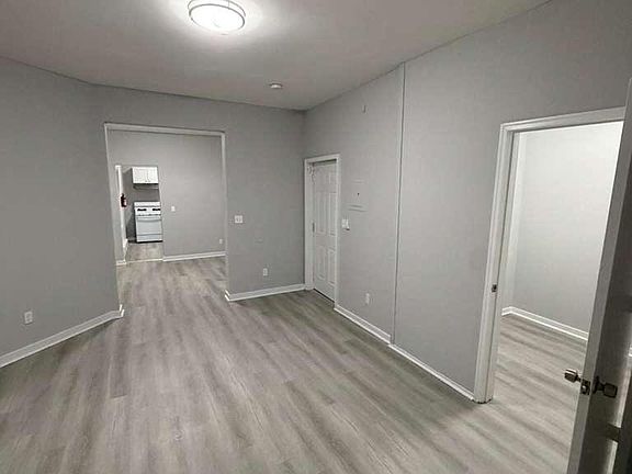 5th image of 252 Park Ave