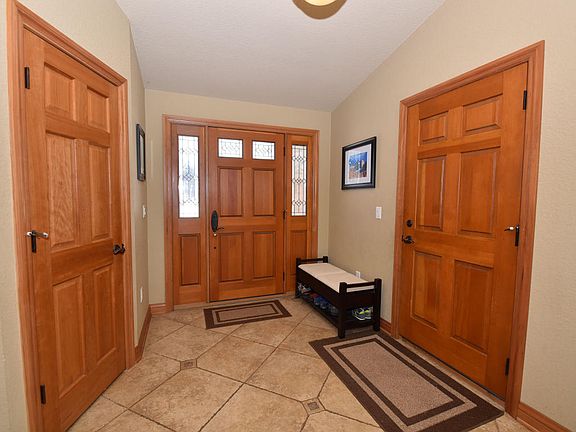 5th image of 222 W Thornapple Ln