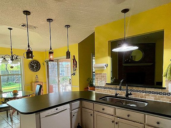 Kitchen w/ Stainless sink