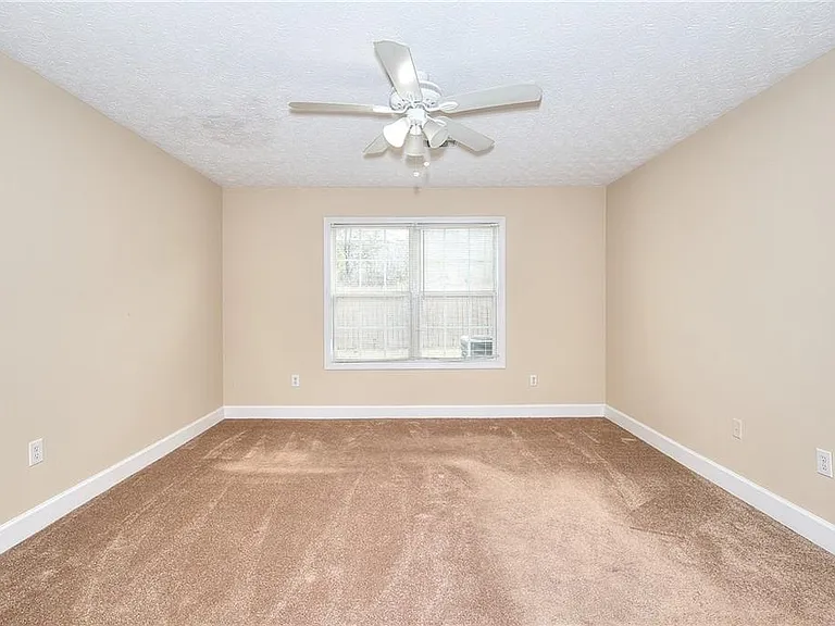 453 Tara Commons Cir — Photo 8