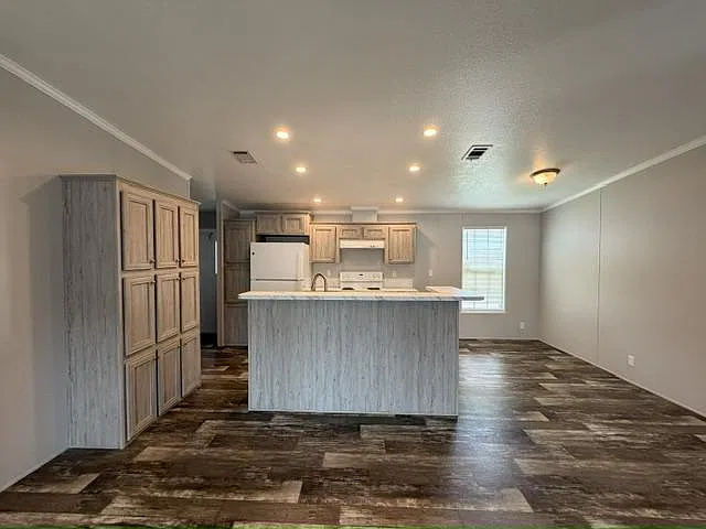 3 bed, 1120 sqft, $1,990 — Photo 4