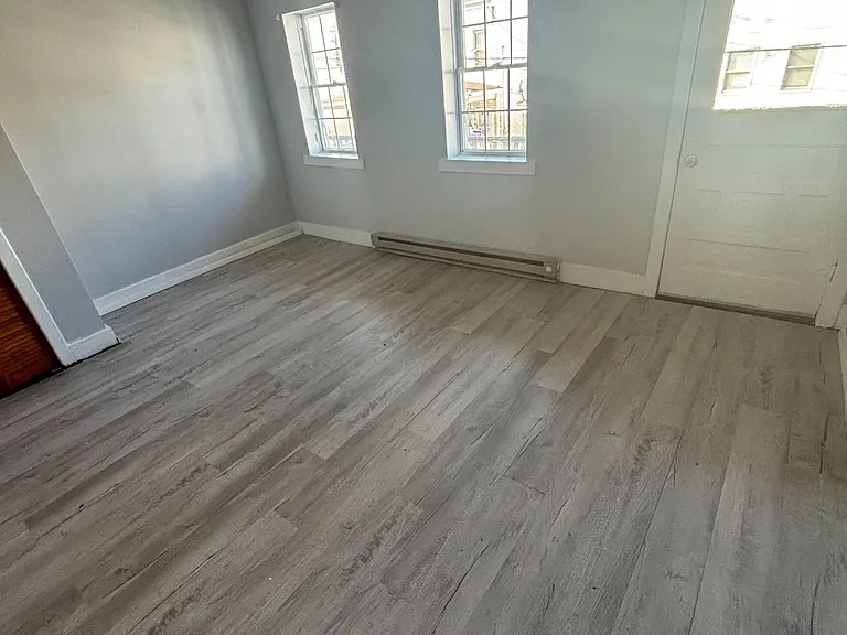 211 Laurel St #A — Photo 2