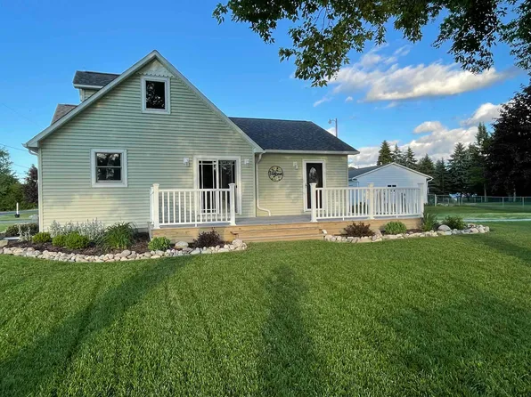 1285 W Nebobish Rd, Essexville, MI 48732