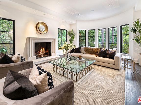 4th image of 8 Oakmont Dr