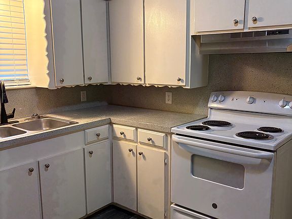 4th image of 714 Spring St