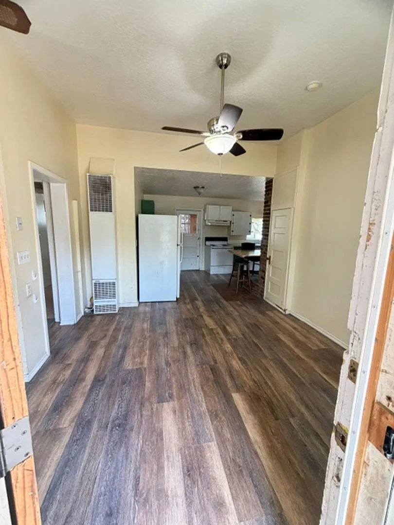 Small, nice two bedroom — Photo 2