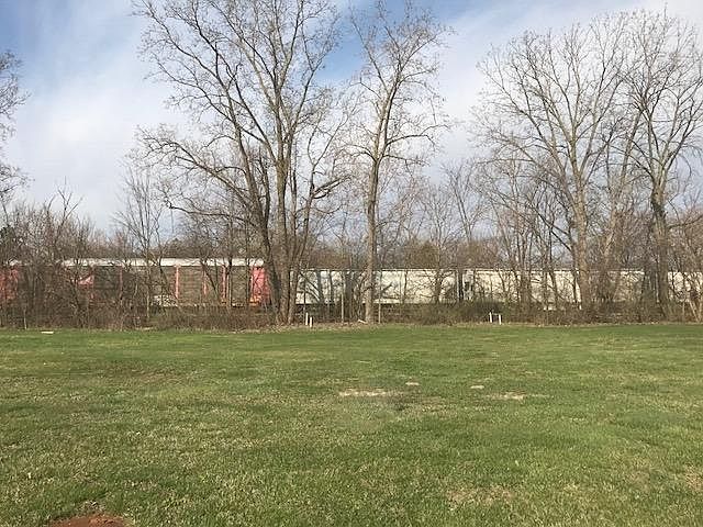 2nd image of 630 Sarah Ln