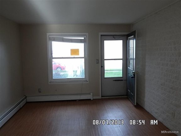 2nd image of 95 Floral Ave
