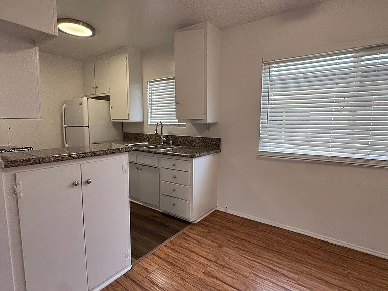 6632 Darby Ave — Photo 6