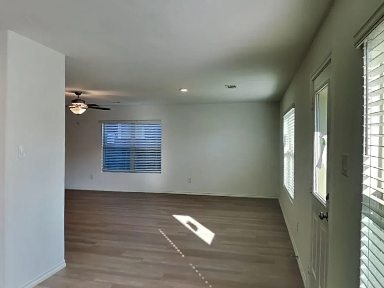 4 bed, 2.5 bath, 2300 sqft, $2,070 — Photo 2