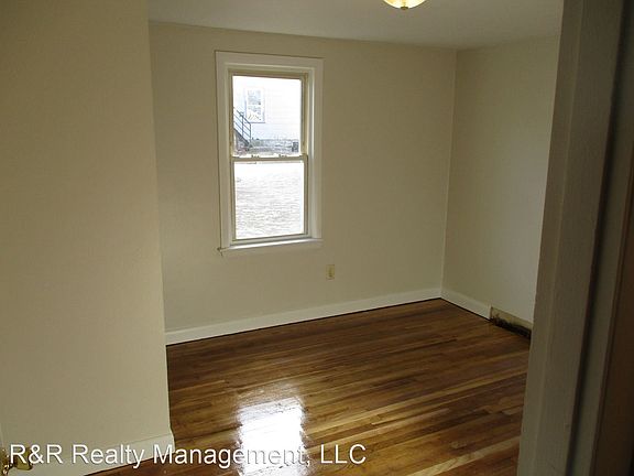 4th image of 31 Richmond St APT 1L
