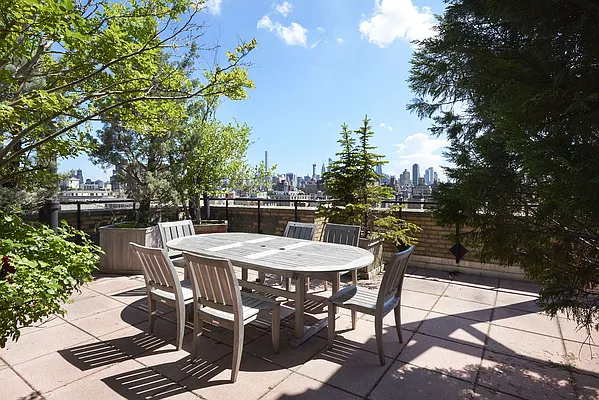 Sold by Warburg | media 27