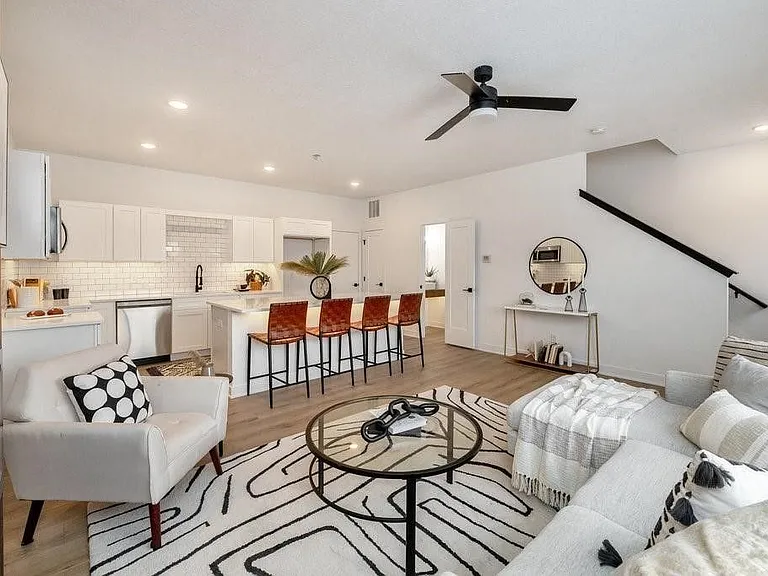 6501 Hickman Rd #B — Photo 15