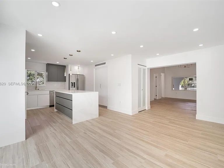 1654 SW 18th Ave — Photo 6