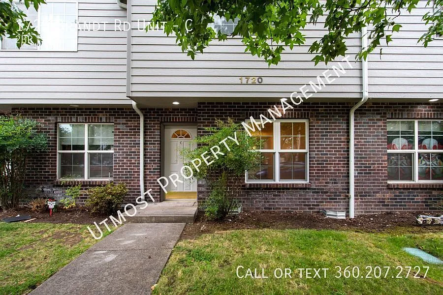 Spacious & Cozy 2 bedroom, 2.5 bathroom Townhome. — Photo 1