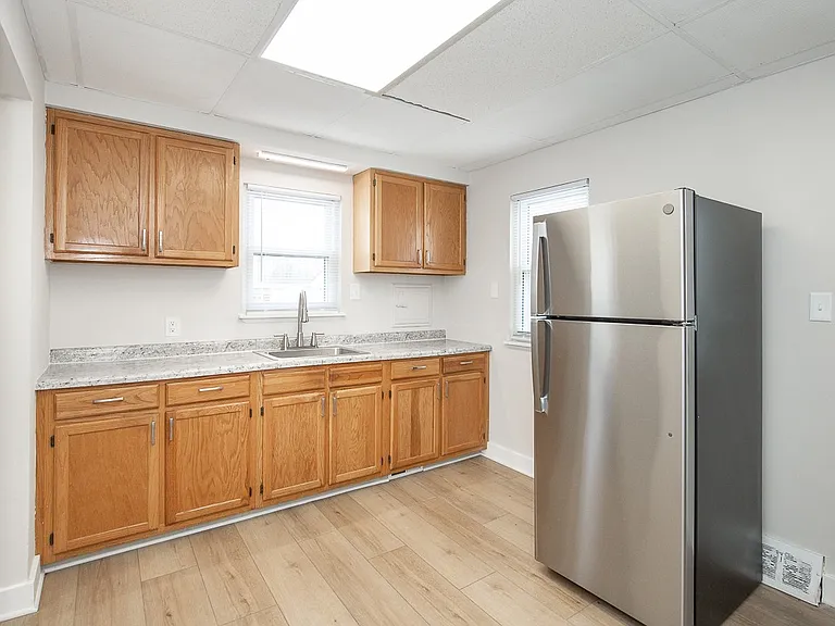 26351 Farringdon Ave — Photo 4