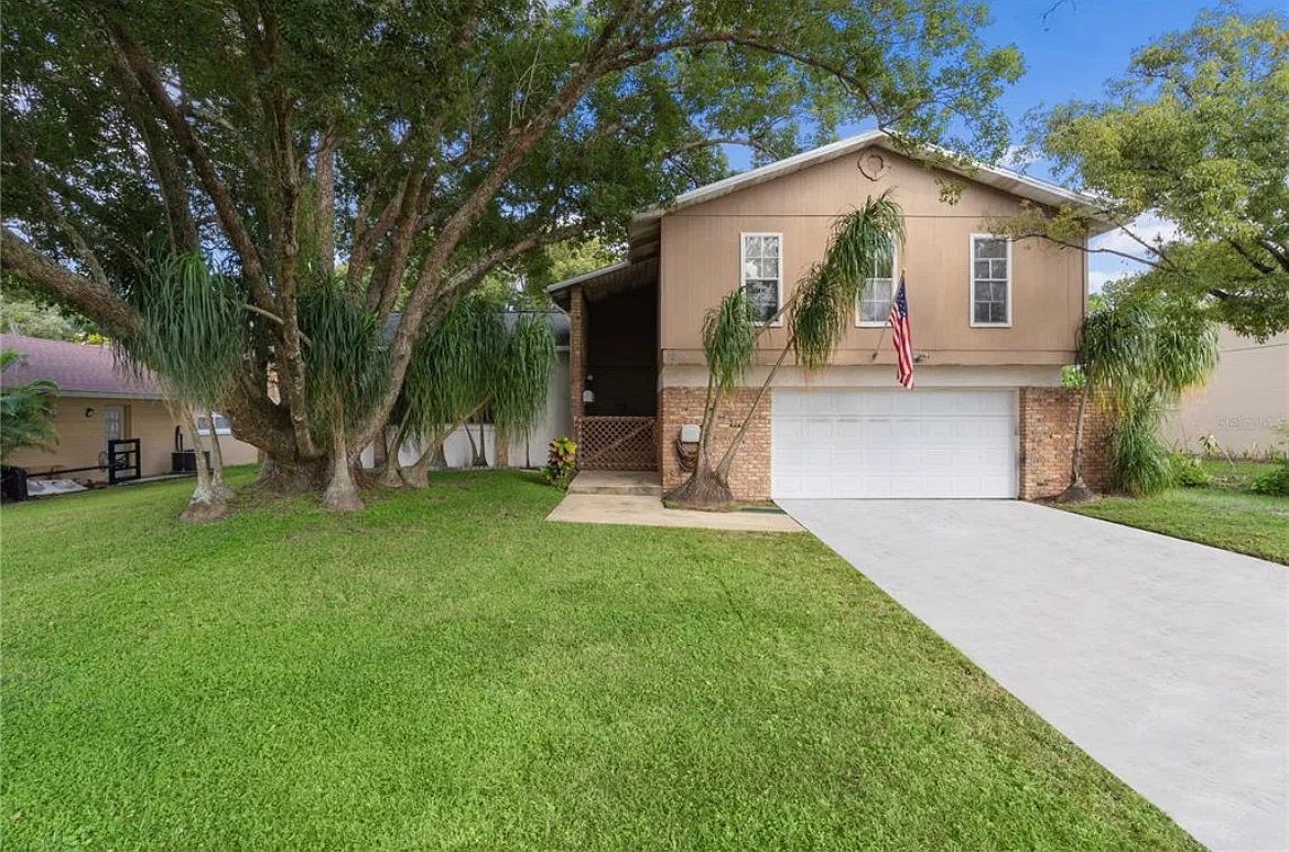 6 bed, 2600 sqft, $4,200 — Photo 1