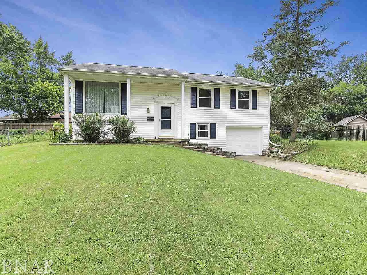 325 Hillside Ct photo 1