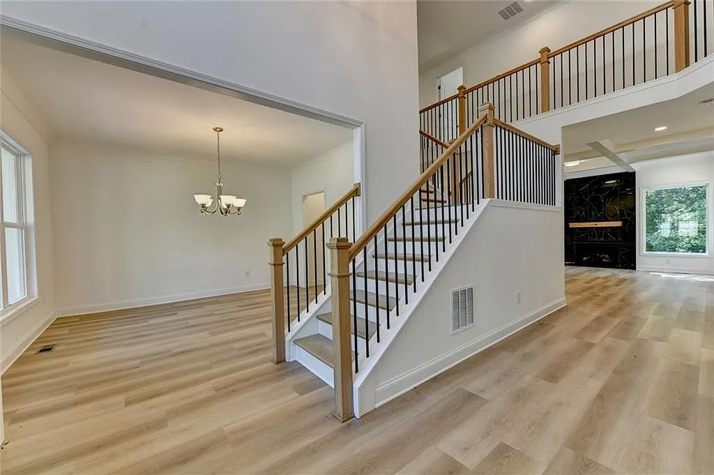 5 bed, 4.0 bath, 3500 sqft, $3,500 — Photo 3