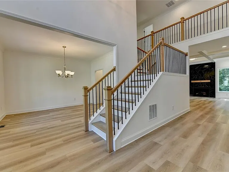 9135 Fox Trail Ln — Photo 3