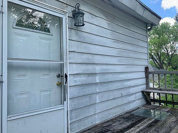 2nd image of 454 Pine St #454