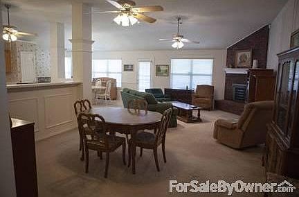 Formal dining/family room