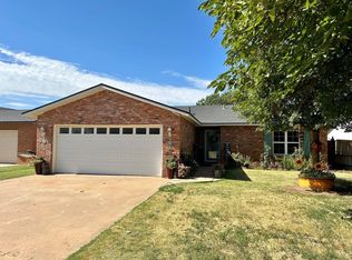 3907 Sides St, Plainview, TX 79072