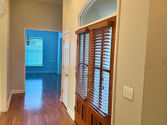 2nd image of 719 Esplanade Dr