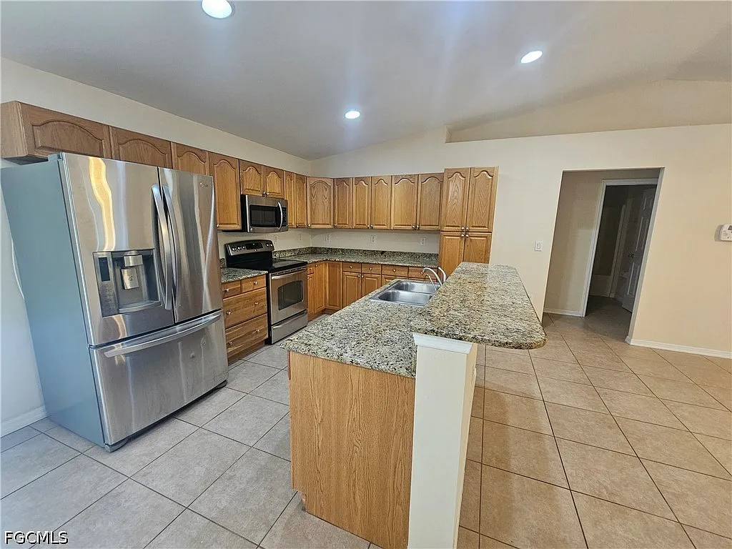 3 bed, 2.0 bath, 1428 sqft, $1,750 — Photo 4