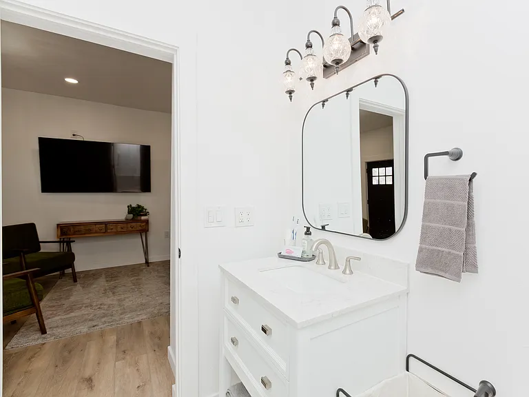 241 Gunnison Ave — Photo 16