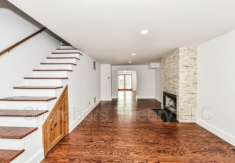 635 N West St — Photo 30