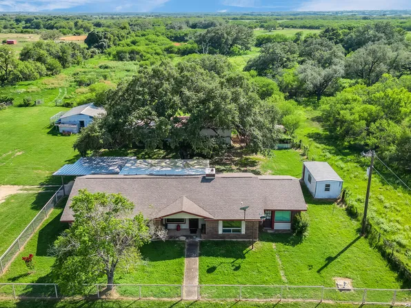 1520 COUNTY ROAD 223, Floresville, TX 78114