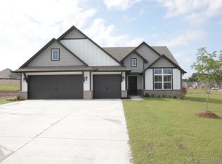 807 E Gary Pl, Broken Arrow, OK 74014