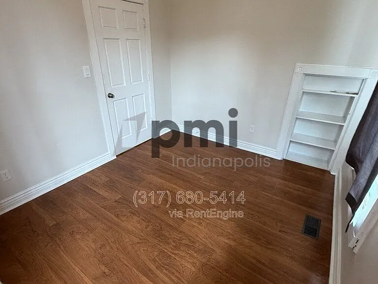 233 N East St — Photo 17