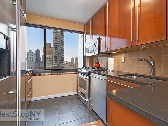 5th image of 300 E 59th St APT 1905