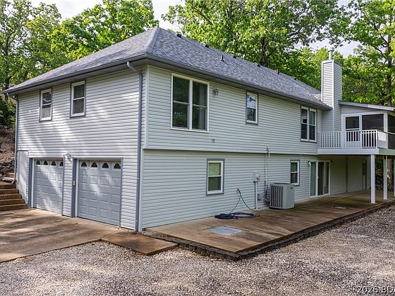 2nd image of 1415 Peach Blossom Ln