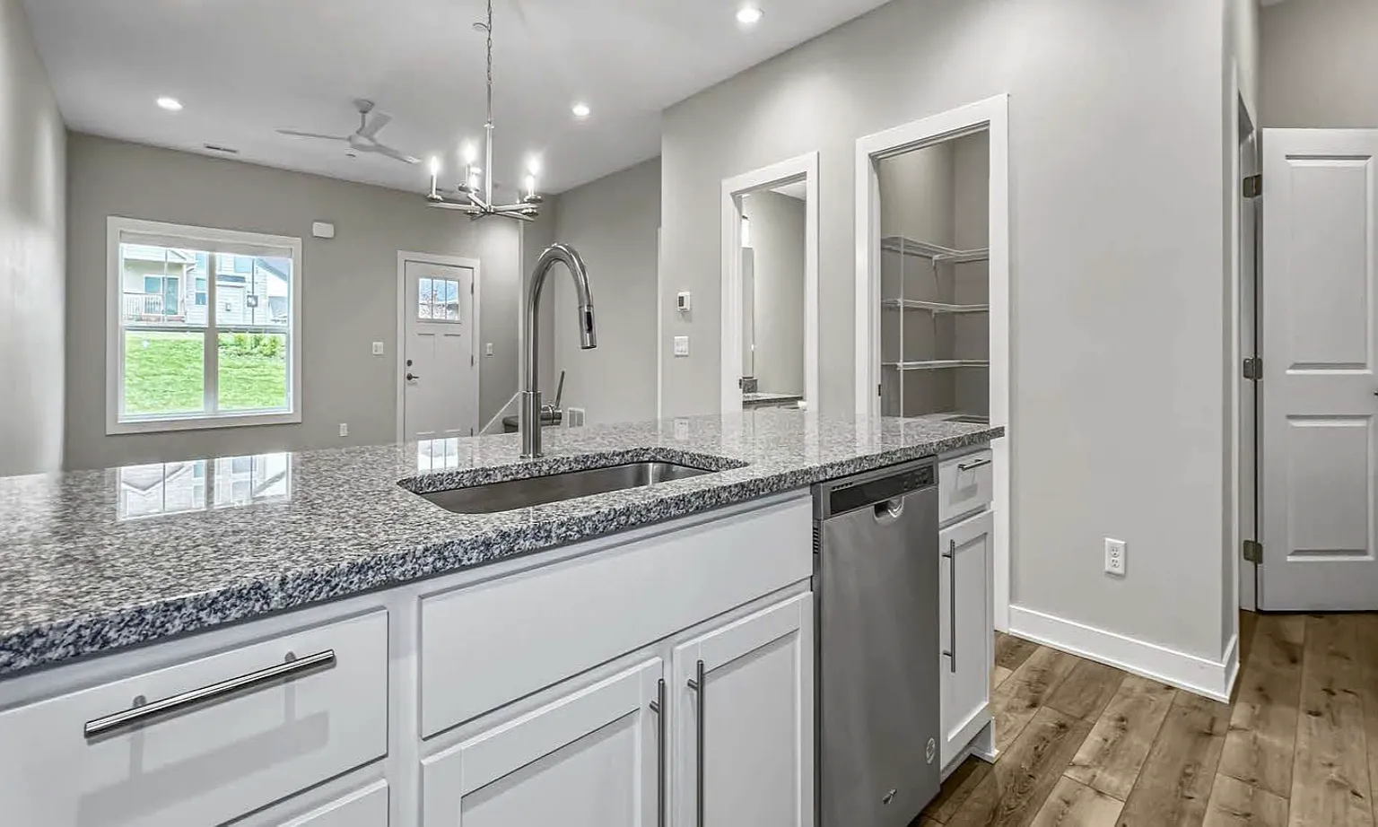 3 bed, 2.5 bath, 1667 sqft, $2,100 — Photo 3
