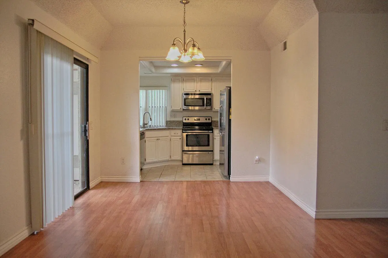 2 bed, 788 sqft, $2,400 — Photo 1