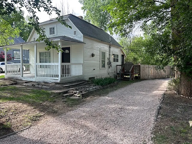 230 Adams St — Photo 1