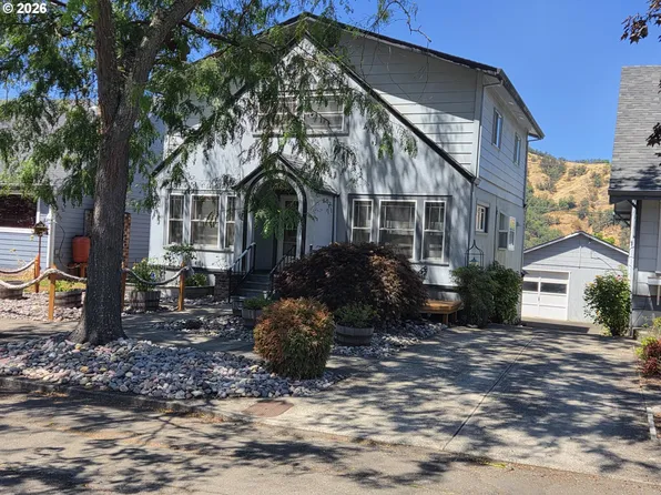 1352 SE Cobb St, Roseburg, OR 97470