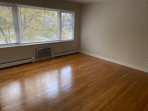 2nd image of 3201 Hawthorne St APT 2W