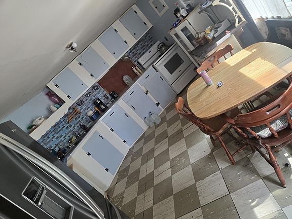 3rd image of 2266 Dexter Road