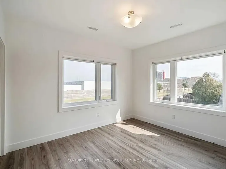 54 Westhampton Dr #UPPER — Photo 11