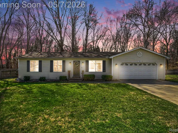 790 Luna Ct, Lake Orion, MI 48362