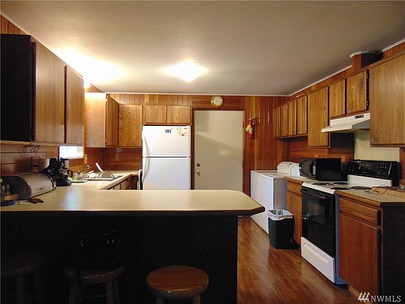 2nd image of 51 E Balmoral Way