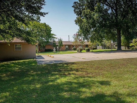 3rd image of 3660 Clarksville St