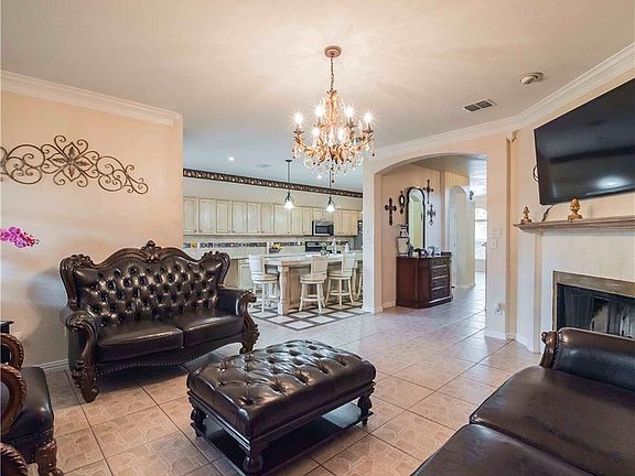 4th image of 2715 Scarborough Dr