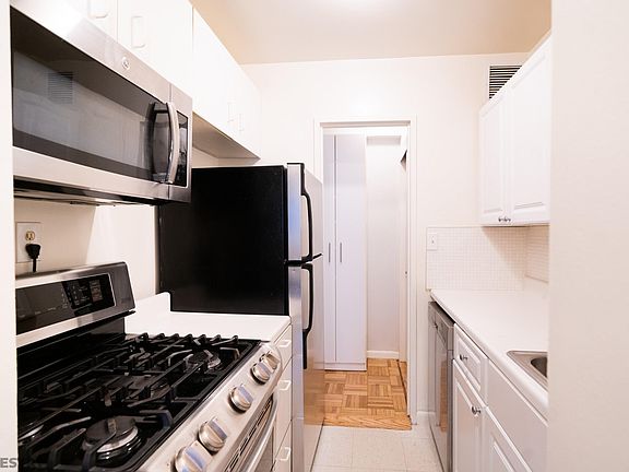 3rd image of 460 E 79th St APT 5F